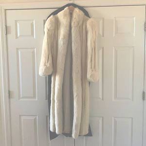 White Mink Full Length “Female Rare Fur Coat”. Size: Small -